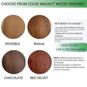 Pode incluir: Quatro amostras circulares de madeira rotuladas como Invisible, Walnut, Chocolate e Red Velvet. O texto diz CHOOSE FROM SOLID WALNUT WOOD FINISHES, NOT READY TO CHOOSE, HOW TO BUY, e uma nota sobre varia&ccedil;&otilde;es naturais na textura e cor.