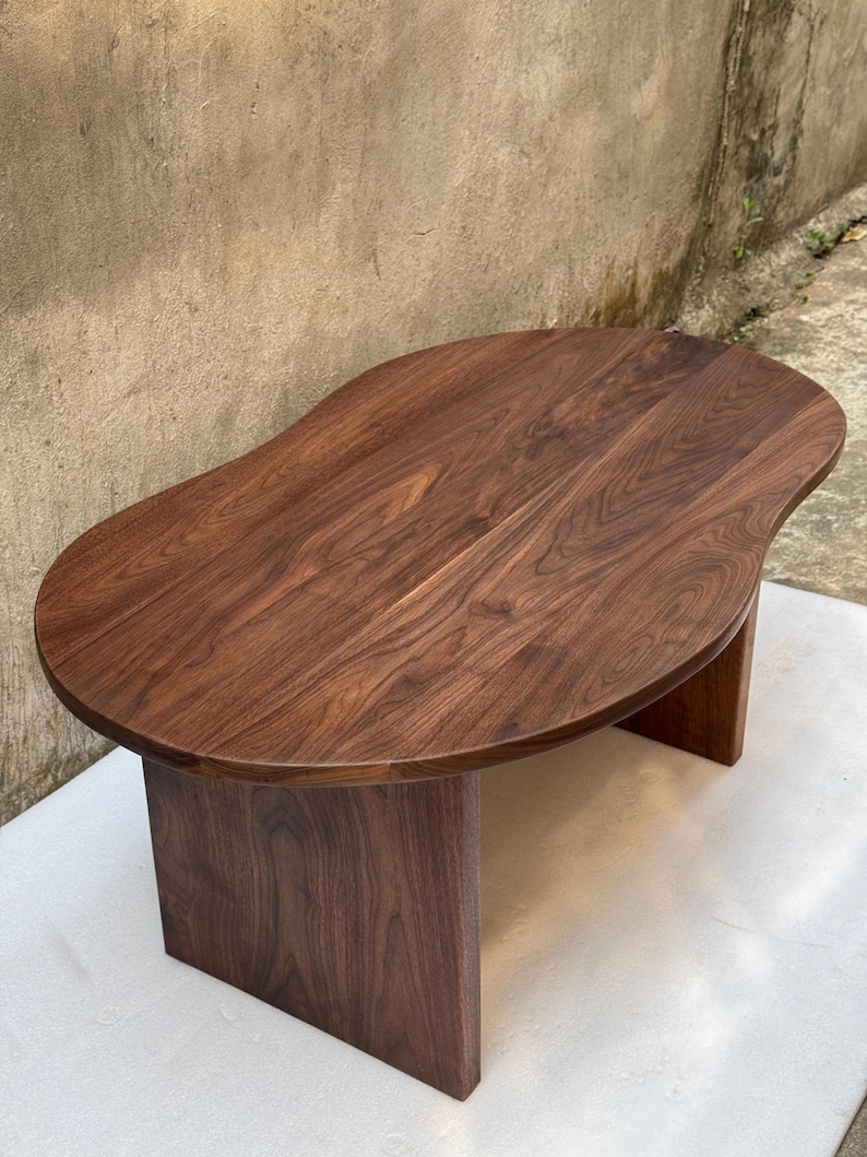 Organic Walnut Coffee Table – Freeform Japandi Solid Wood Sculptural Living Room Table imagem 10