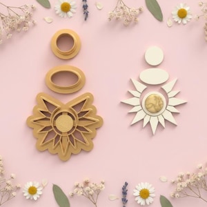 Puede incluir: Un juego de tres tazas de cerámica con acabado mate moteado. Las tazas son de color crema, marrón claro y marrón oscuro. Cada taza tiene un diseño simple y minimalista.