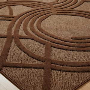Könnte beinhalten: Ein brauner Teppich mit geometrischem Design. Der Teppich hat einen strukturierten, neutral getönten Hintergrund mit erhabenen, dunkleren braunen Linien, die ein abstraktes Muster aus sich kreuzenden Formen und Kurven bilden. Der Teppich hat einen braunen Rand.