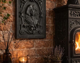 Antica targa da parete in ghisa De Dietrich – Ritratto di alsaziano francese, elemento decorativo di recupero architettonico.