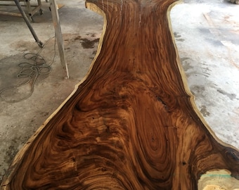 Mesa de comedor similar hecha a medida recuperada de grado extremadamente raro AAA Live Edge Losa individual de madera de acacia dorada tailandesa Acacia de más de 13 pies de longitud