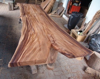 Mesa de comedor Live Edge 9 pies de largo Madera de acacia dorada Reciclada Grado AAA Losa de madera individual 10 plazas