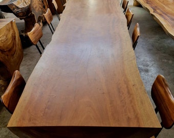 Extremadamente rara, mesa de comedor o mesa de conferencia grande de 15 pies con borde vivo, losa sólida de madera de acacia tailandesa recuperada AAA de grado único hecha a medida