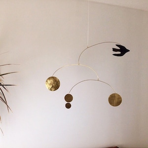 Mobile cinetico a volo di corvo per interni moderni