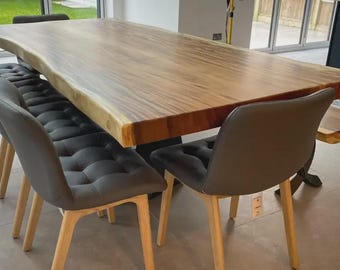 Massief houten eettafel met live-rand, Suar-houten eettafel, handgemaakte houten tafel voor eetkamer en keuken, moderne metalen poten