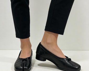 Schwarz rissige Leder Split Toe Wohnungen Tabi Low Block Heel Schuhe Bequeme Schuhe für den Alltag