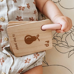 Personalisierte Baby Namen Buch Rassel / Holzrassel / Babyrassel / Naturspielzeug