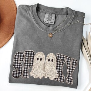 T-shirt fantôme Comfort Colors pour Halloween, T-shirt patchwork vichy, T-shirt fantôme effrayant, T-shirt maman Halloween