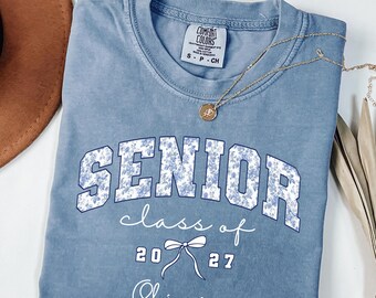 Camiseta Comfort Colors Senior 2027, Camiseta personalizada de la Clase de 2027, Camiseta Coquette Senior, Camiseta de graduación con nombre personalizado, Idea de regalo para mamá de un estudiante de último año