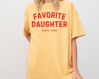 Camiseta Comfort Colors "Favorita Hija", camiseta gráfica de estilo vintage, regalo de cumpleaños para hija, el color del texto debe ser personalizado.