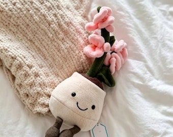JellyCat en peluche avec plante d'orchidée, décoration de pot de fleur en peluche | Plante en peluche kawaii, décoration de bureau mignonne, cadeau pour elle, cadeau de pendaison de crémaillère
