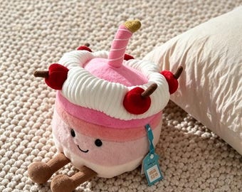Peluche gâteau aux cerises JellyCat, Gâteau d'anniversaire en peluche | Cadeau animal en peluche kawaii pour fille | Cadeau baby shower, décoration de chambre d'enfant, peluche