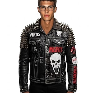 Steampunk maßgeschneiderte schwere Nieten Punk-Rocker-Lederjacke, Patches Pin Buttons Misfits Band Jacke,
