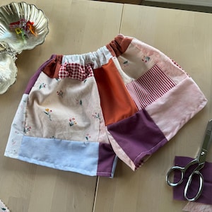Handgenaaide patchwork picknickshort ~ *Made To Order* met gingang en bloemen voor baby's tot peuters