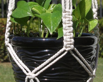 CROWNE ROYALE - Macetero colgante de macramé blanco natural con cuentas de madera - Cordón de poliéster trenzado de 6 mm