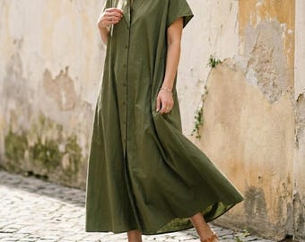 Letnia sukienka koszulowa maxi damska – luźna lniana sukienka, oversize'owa sukienka zapinana na guziki, minimalistyczny styl boho