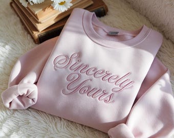 Sudadera gris Salsh bordada, hecha a mano e inspirada. Atentamente.