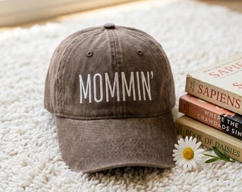 Mommin Embroidered Baseball Cap -mommin hat, minimalist fashion mom Hat - cute casual hat, trendy Mama Gift - cute Motherhood Hat