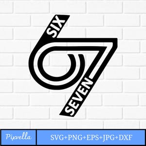 Peut inclure: Graphisme noir représentant le chiffre 67, avec le mot "SIX" en haut et "SEVEN" en bas. Le design est placé sur un fond de mur en briques blanches.