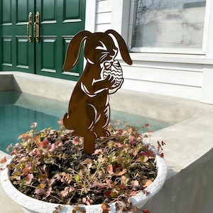 Conejo de metal oxidado con estaca de huevo para jardín, decoración de Pascua para exteriores, decoración rústica de primavera para el hogar, arte de metal para el jardín