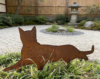 Paletto da giardino a forma di gatto in metallo arrugginito, scultura ornamentale da giardino stravagante, cartello rustico da giardino, decorazione artistica in ruggine