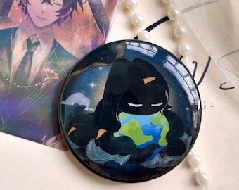 Broche de metal artesanal de 58 mm do Gato Klein, inspirado em O Senhor dos Mistérios, perfeito para decorar sua bolsa ou mochila.