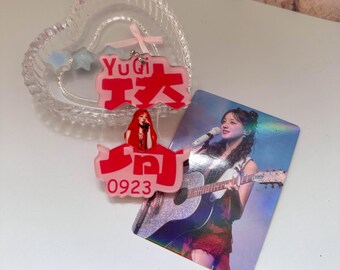Yuqi Slide Keychain – 6cm Acrylic Bag Charm Fan Support Gift