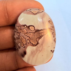 Naturlig jaspis-cabochon med kaffebönsbild 53,45 karat 38x27x7 mm oval naturskön brun krämfärgad ädelsten lös kabochon för hängsmycken