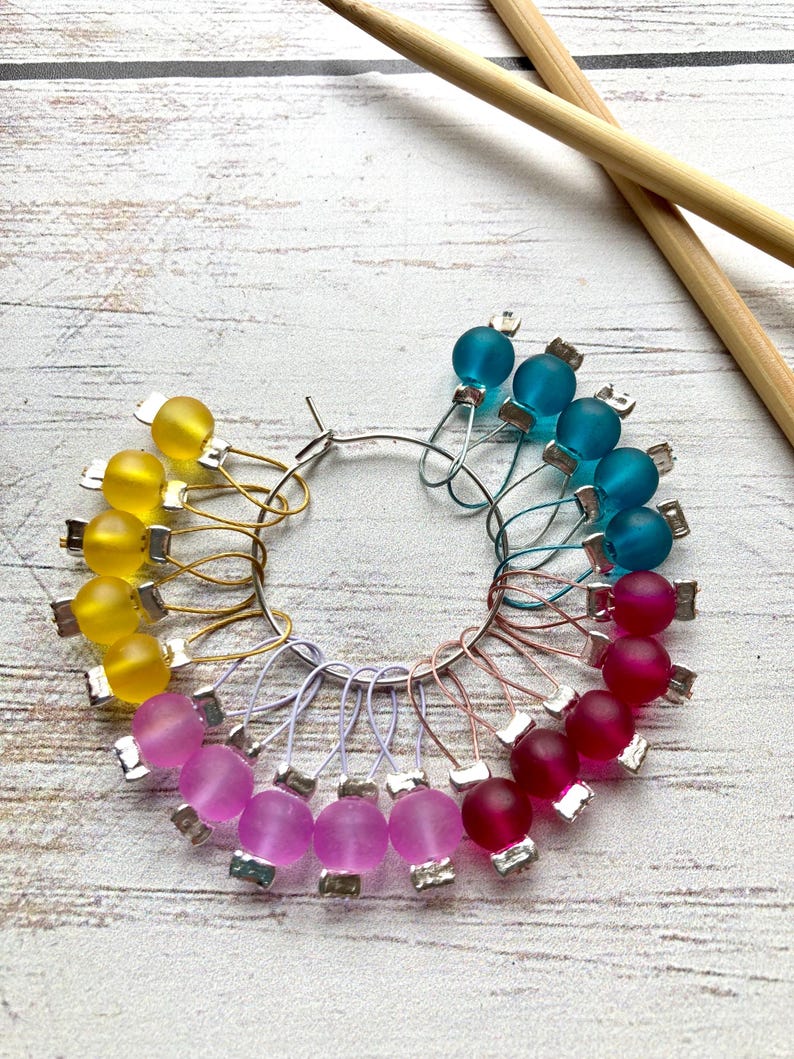 Loop stitch markers for knitting x20 frosted rainbow Pink blue yellow