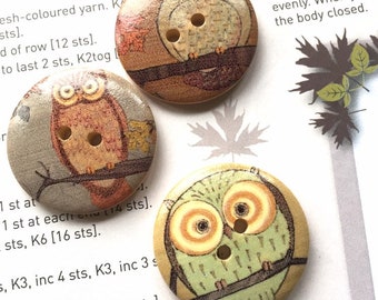 Wooden buttons 30mm selection of Owls set of 6