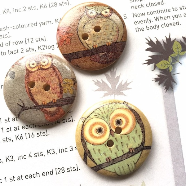 Wooden buttons 30mm selection of Owls set of 6