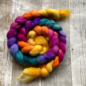 Spinning fibre Corriedale hand dyed wool tops 100g + Fractal yarn tutorial