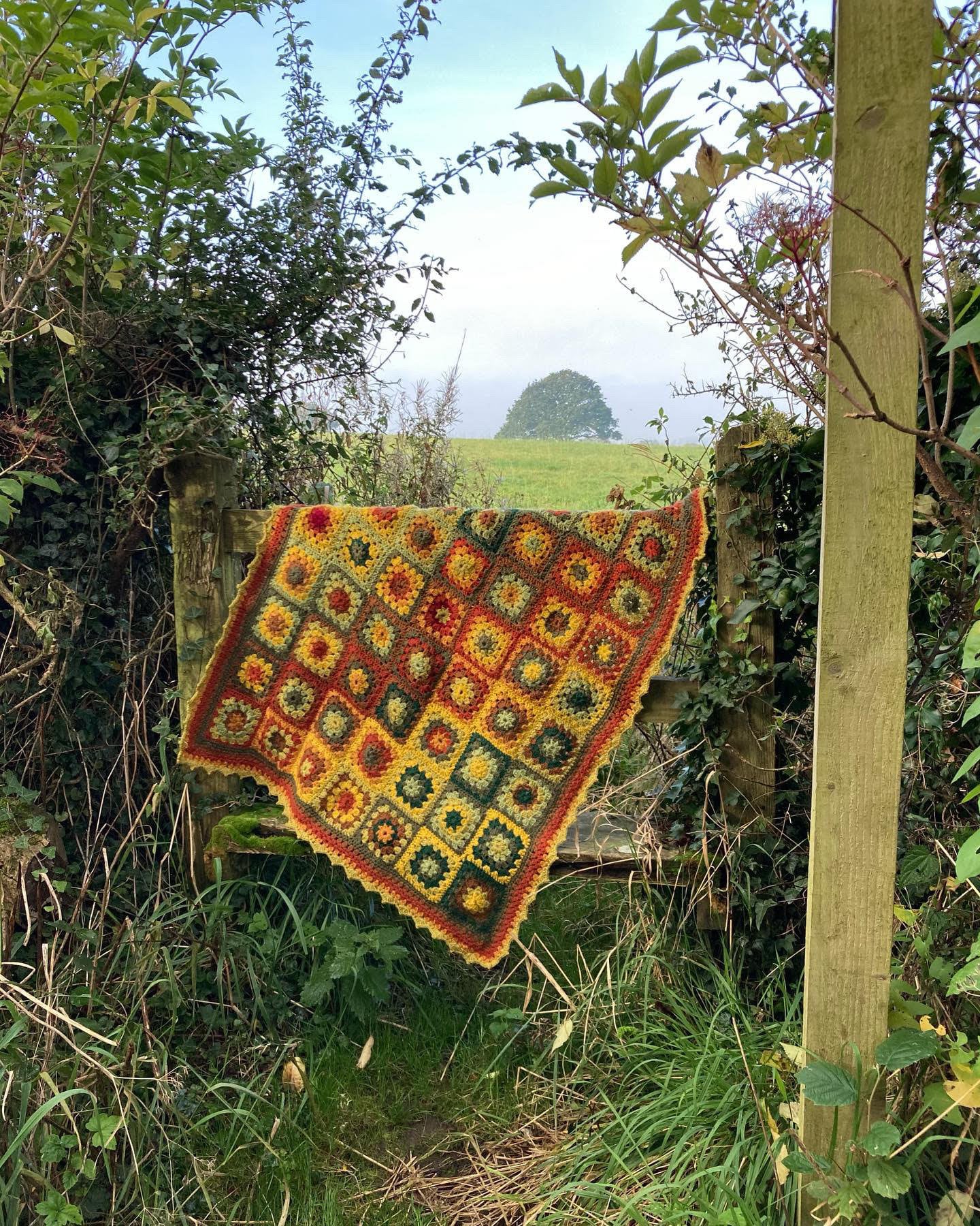 LOSIVISHE Autumn Harvest Throw Blanket - Flannel Pumpkin & Leaf Pattern, 60x80 Inches