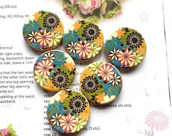 Set of 6 Wooden buttons bright flowers 3cm