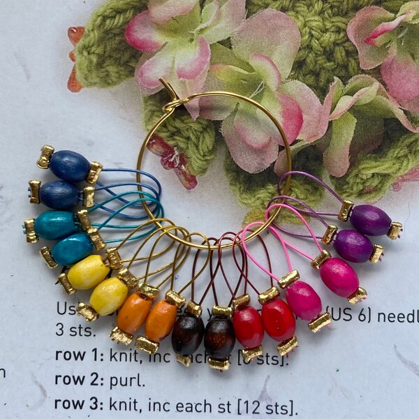 16 Knitting stitch markers wooden rainbow