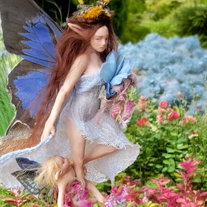 Feliz día de la madre y hada niña, pareja-familia-hada, linda muñeca, muñeca hecha a mano, madre de arcilla con niña duendecilla, hada de pie, cuelga