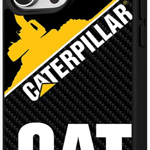 Puede incluir: Funda de tel&eacute;fono negra con el logotipo de Caterpillar en blanco y amarillo sobre un fondo negro texturizado. El logotipo de CAT se muestra prominentemente en la parte inferior.