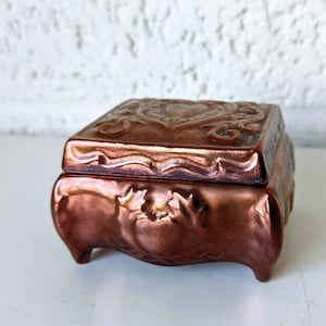 Petite boîte à bagues ou à bijoux vintage | Les entreprises de Duncan | Boîte en céramique émaillée de cuivre | Conception de coeur | Boîte à bagues de fiançailles
