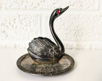 Plato de soporte de anillo de cisne vintage / Cisne de plata de aleación de zinc EP con ojos de pedrería rojos
