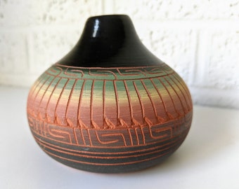 Small Vintage Navajo Diné Terra Cotta Vase, Signed