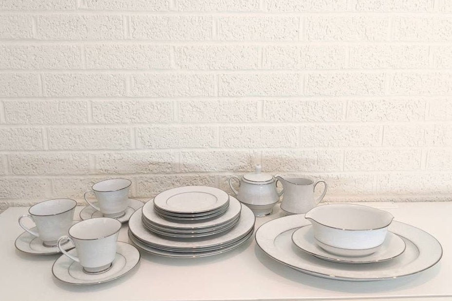 Noritake Japan Ranier 6909 Fine China Set Service for 12 Noritake Japan Ranier 6909 Fine China Set Service for 12
