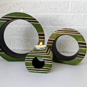 Vintage träteljushållare med cirklar | Grön med ränder bild 2
