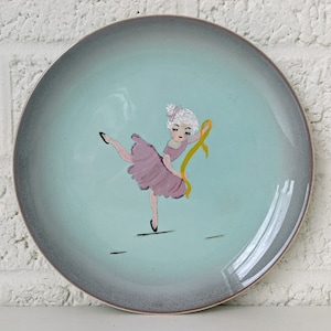 Kleiner dekorativer Vintage Teller mit handbemalter Ballerina