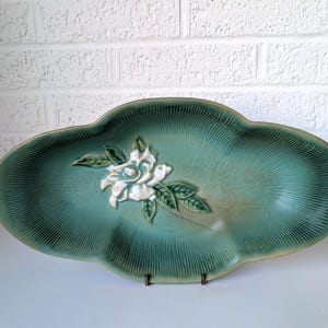 Plato rectangular vintage de cerámica Roseville con gardenias verdes / 631-14 imagen 3