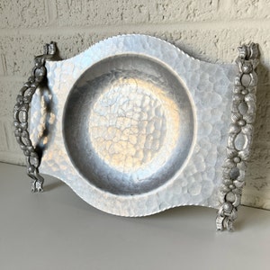 Vintage Rodney Kent gehämmerte Aluminium Kasserolle Schüssel Halter oder Tablett