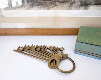 Set di chiavi in ottone vintage su anello