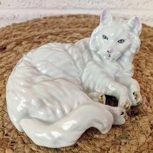 Vintage Porcelain Cat Curled Up | Andrea by Sadek | White Cat with Blue Eyes | 7899