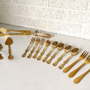 Vintage MIXED 15-teiliges Goldplate Besteck-Set | Rosen Design | Japan | 6 Löffel, 5 Gabeln, 2 Zangen, 2 Tortenheber