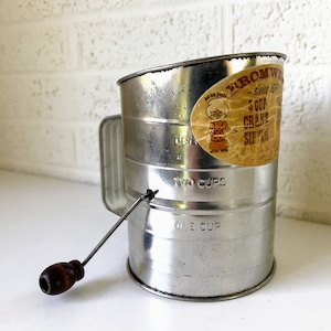 Vintage Leigh Bromwell 3-Cup Metal Sifter | Farmhouse Décor | Crank Sifter | Flour Sifter